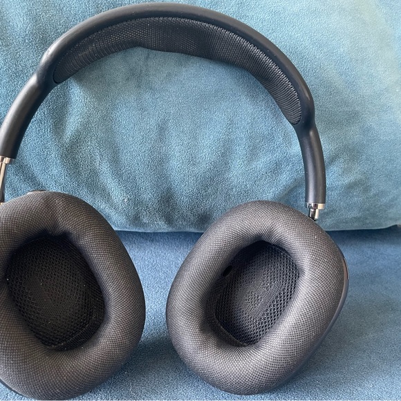 Authentic Apple AirPod Pro Max. Apple Care covered through 6/10/24. - Picture 3 of 8